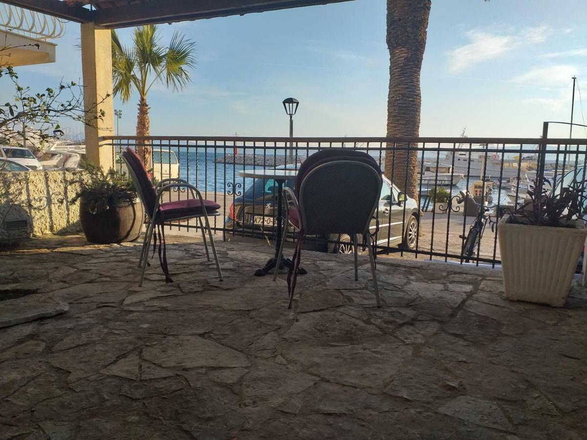 Harbour-Side Apartment With Beautiful Terrace Podgora Exterior foto